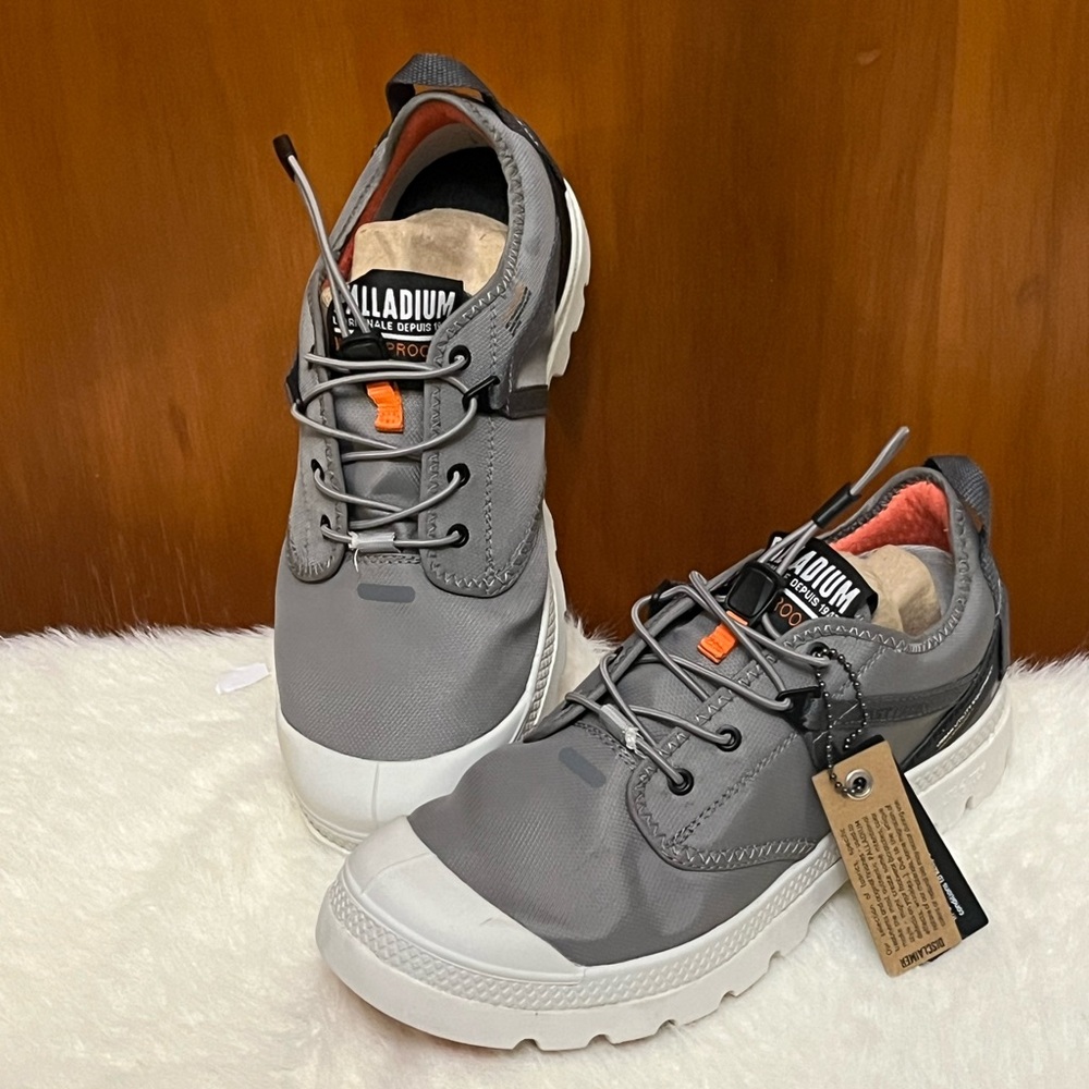 🆕 Palladium women’s gray low top sneakers. 6.5 and 7. Available